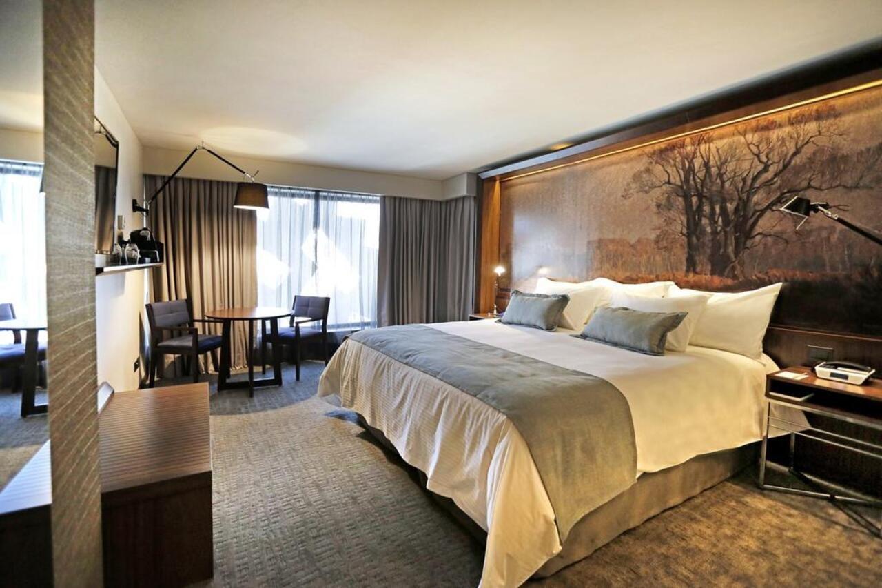 Hotel Cumbres Lastarria Santiago Ngoại thất bức ảnh A room at the hotel