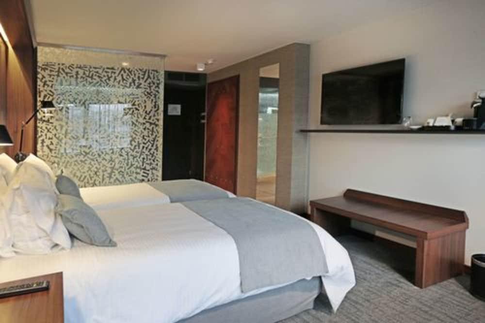 Hotel Cumbres Lastarria Santiago Ngoại thất bức ảnh A room at the hotel