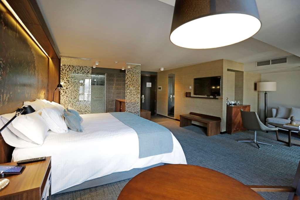 Hotel Cumbres Lastarria Santiago Phòng bức ảnh A room at the hotel