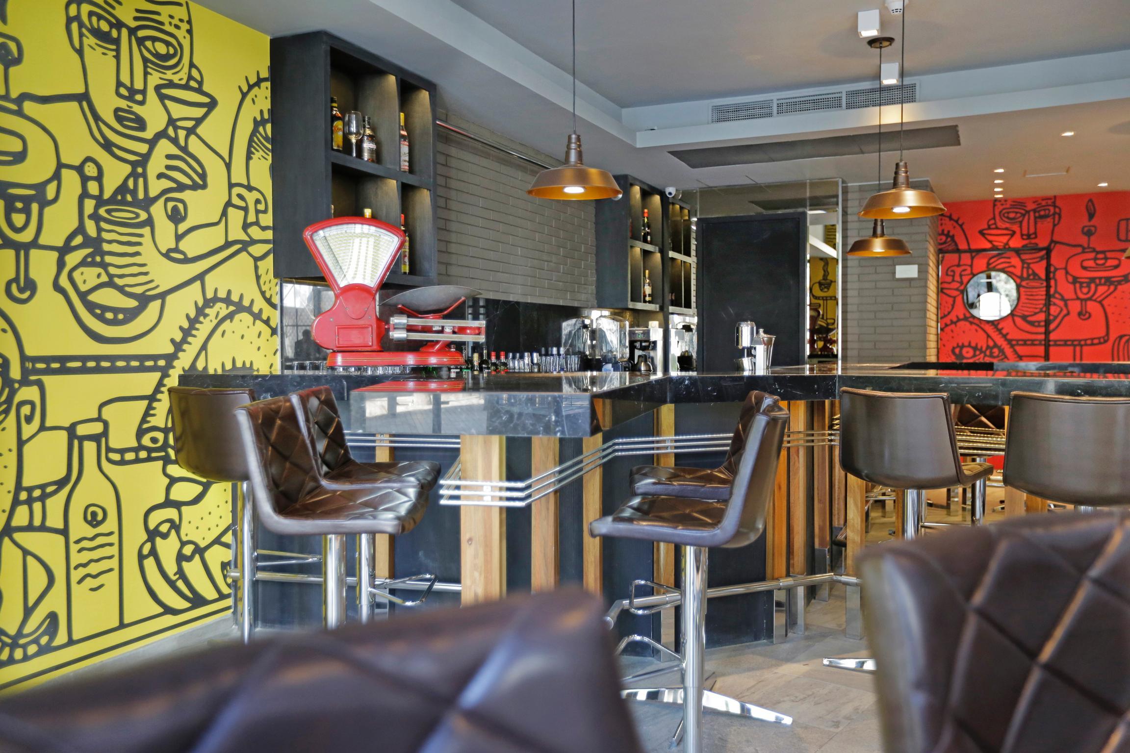 Hotel Cumbres Lastarria Santiago Ngoại thất bức ảnh Interior of a typical Costa Coffee shop