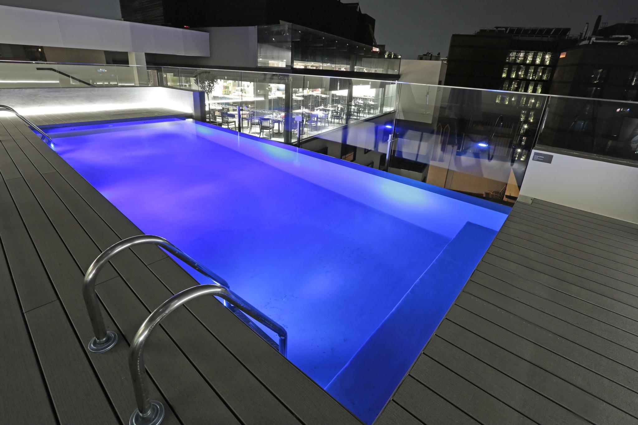 Hotel Cumbres Lastarria Santiago Ngoại thất bức ảnh The rooftop pool at the Mandarin Oriental, Barcelona