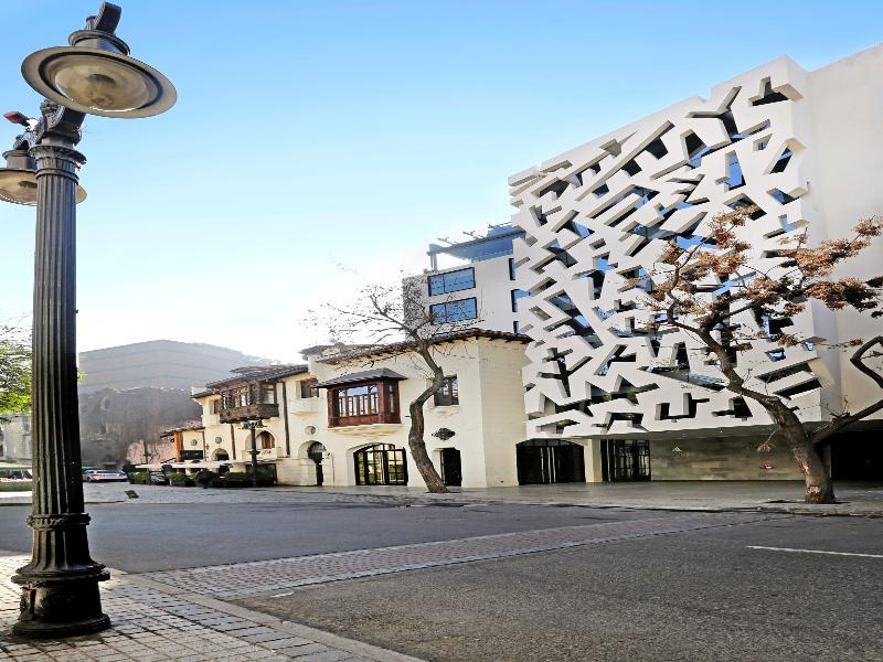 Hotel Cumbres Lastarria Santiago Ngoại thất bức ảnh The hotel in 2011