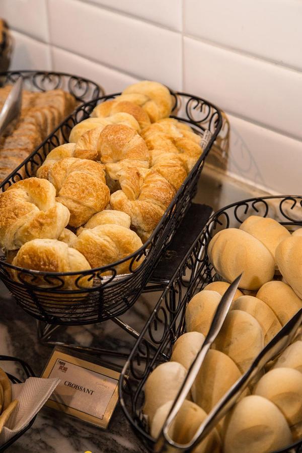 Hotel Cumbres Lastarria Santiago Ngoại thất bức ảnh Buns at a bakery