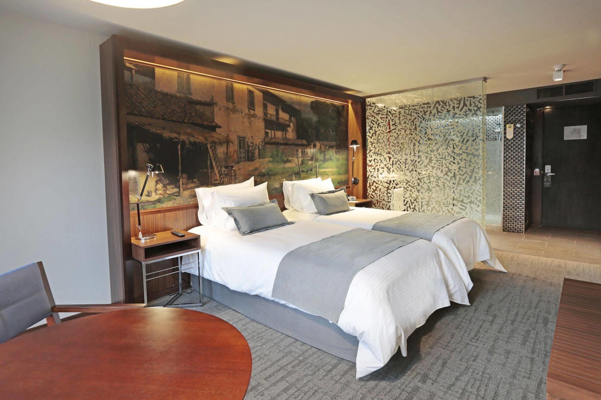 Hotel Cumbres Lastarria Santiago Ngoại thất bức ảnh A room at the hotel