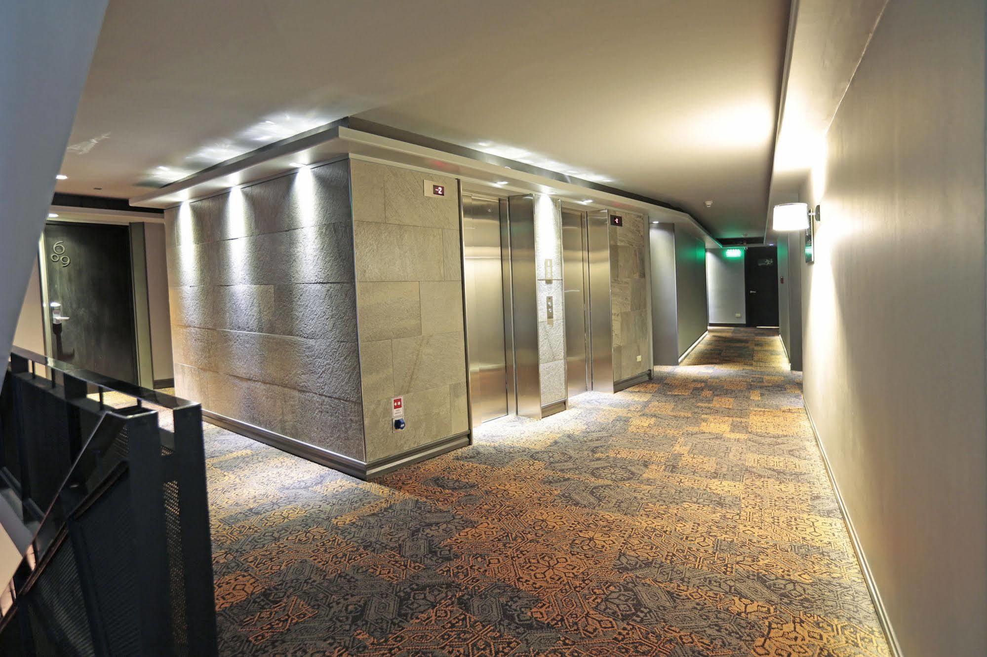 Hotel Cumbres Lastarria Santiago Ngoại thất bức ảnh The elevators at the 10th floor