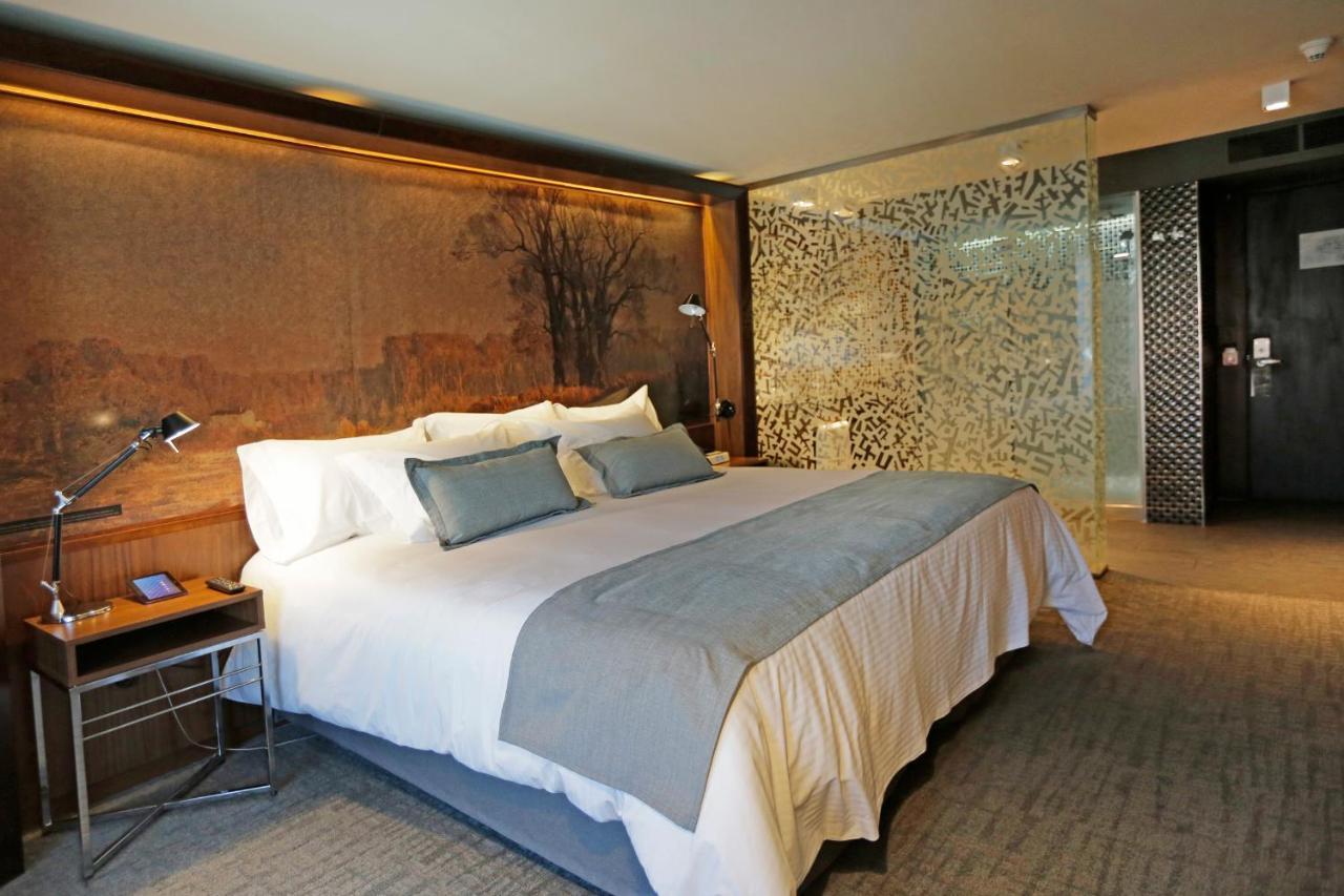 Hotel Cumbres Lastarria Santiago Ngoại thất bức ảnh A room at the hotel