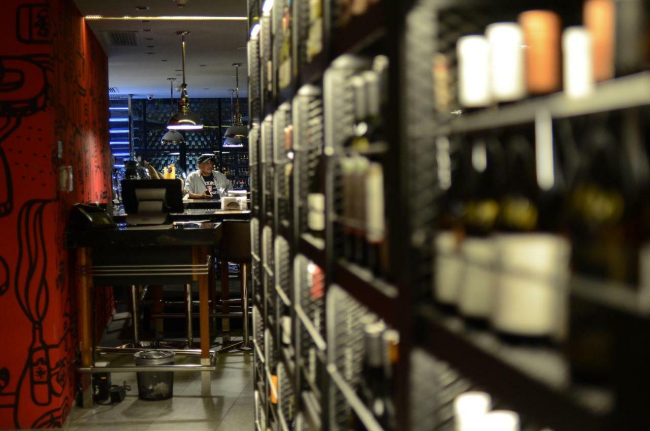 Hotel Cumbres Lastarria Santiago Ngoại thất bức ảnh Wine cellar