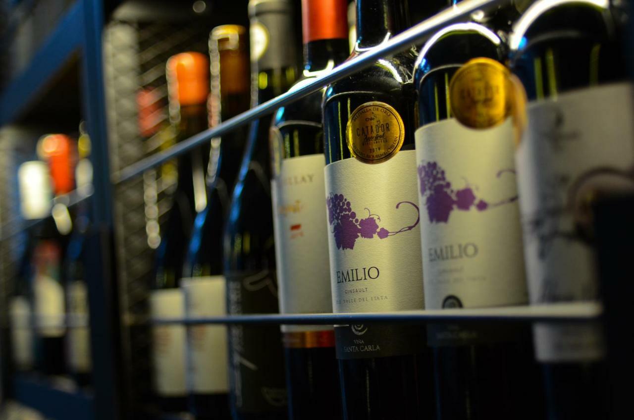 Hotel Cumbres Lastarria Santiago Ngoại thất bức ảnh A wine rack